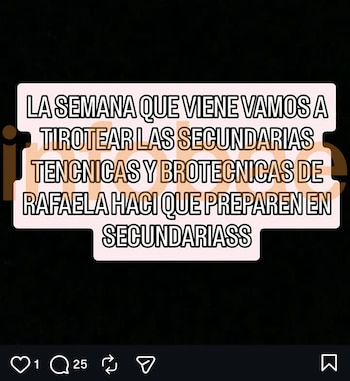 Captura de pantalla de una publicación de redes sociales con texto blanco sobre fondo oscuro que amenaza con tirotear escuelas. Incluye íconos de interacción social