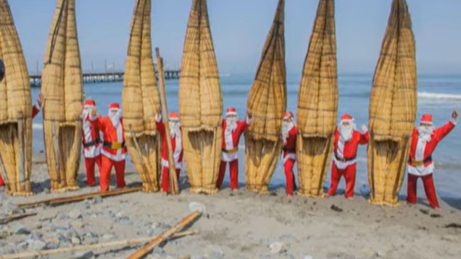 El uso de caballitos de totora en este contexto reafirmó su valor como símbolo cultural de la región, a la vez que fortaleció el atractivo turístico del balneario durante la temporada festiva - Créditos: Captura de pantalla de RPP.