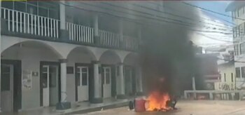 Pobladores prendieron fuego a una