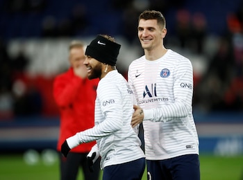 Thomas Meunier junto a Neymar (Reuters)