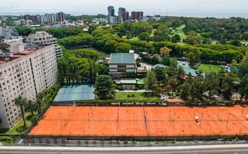 El club tiene 14 canchas