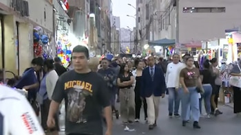 Las galerías comerciales de varios pisos podrían presentar riesgos si sus estructuras no cumplen con condiciones adecuadas de seguridad, según el escenario advertido - Créditos: Captura de pantalla de TVPerú.