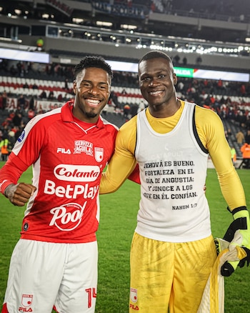 Weibmar Asprilla ha jugado en Independiente Medellín, Orsomarso, Real Cundinamarca y Tigres como profesional antes de llegar a Santa Fe - crédito Santa Fe