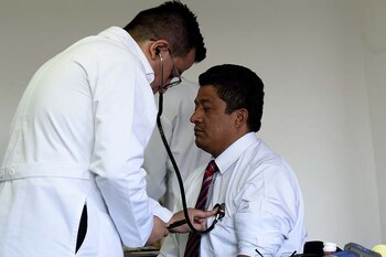 Exámenes médicos en operación detectan