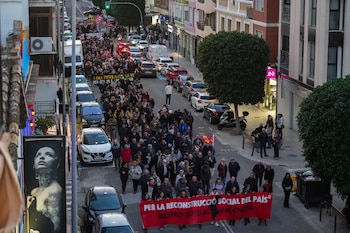 Decenas de personas durante una
