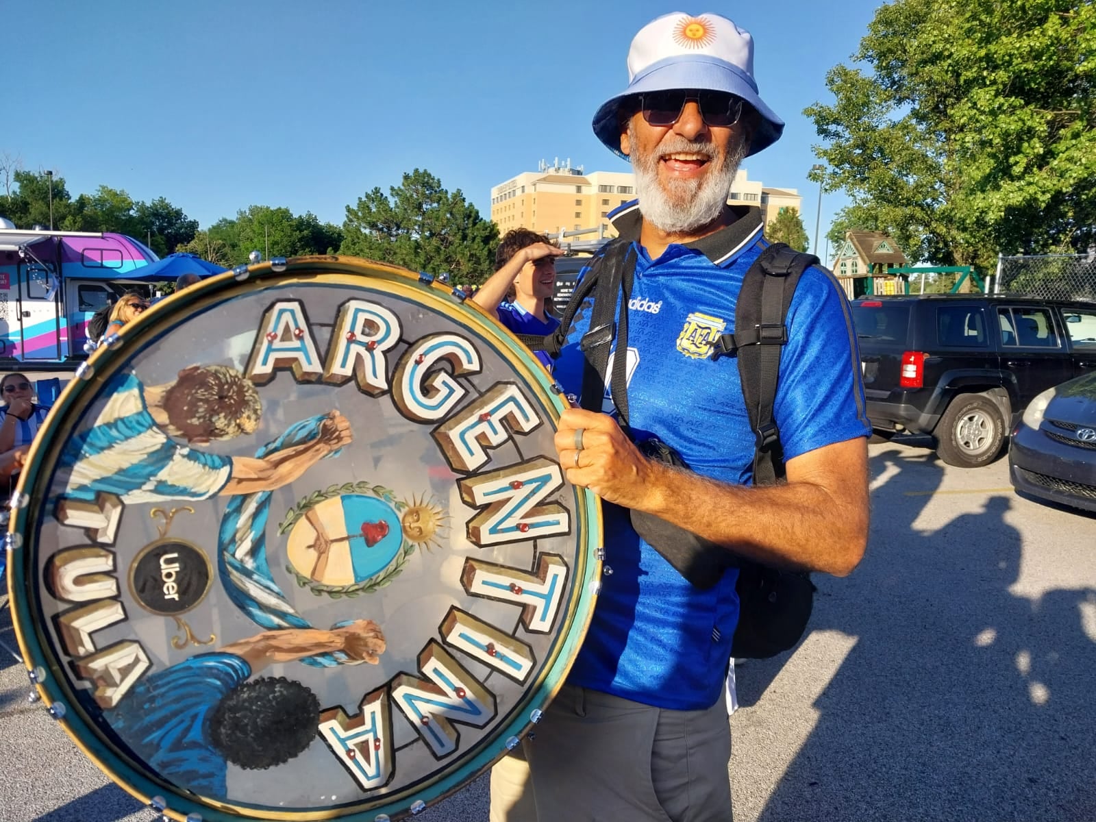 El bombo de Tula, el instrumento que Carlos Pascual llevó a 13 Mundiales consecutivos, sonó en Missouri a días del debut de la Selección Argentina en el Mundial 2026