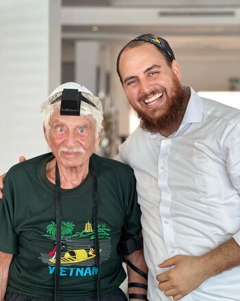 El rabino Dudi Caplin subió