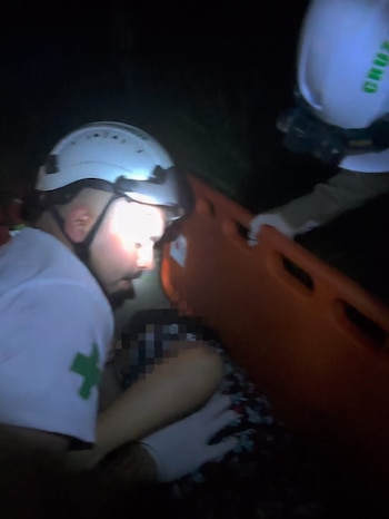 Una niña permanece hospitalizada con pronóstico reservado luego del siniestro vial registrado en la carretera Chalchuapa-Santa Ana (Cortesía: Cruz Verde Salvadoreña).
