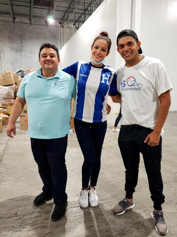 Amado Guevara, hoy, junto al