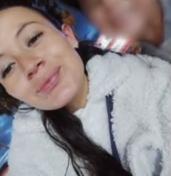 La mujer estaba laborando en