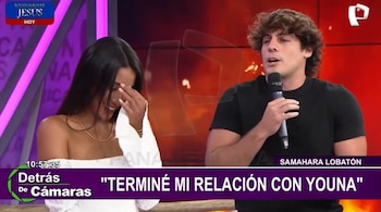 Renato Rossini Jr. hablando por un micrófono junto a Samahara Lobatón, quien se cubre parte del rostro con la mano en un set de televisión