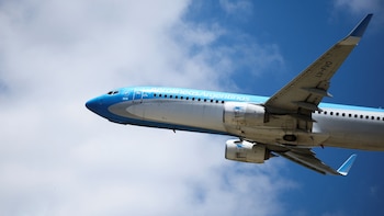“El vuelo en el que viaja mi mamá tiene una bomba”: amenaza y pánico en un avión que aterrizó en Corrientes