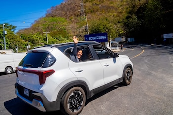 Los fans ingresan por las