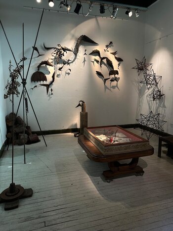 "Alquimia de gallo", peces articulados,