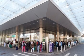 Decenas de médicos y profesionales