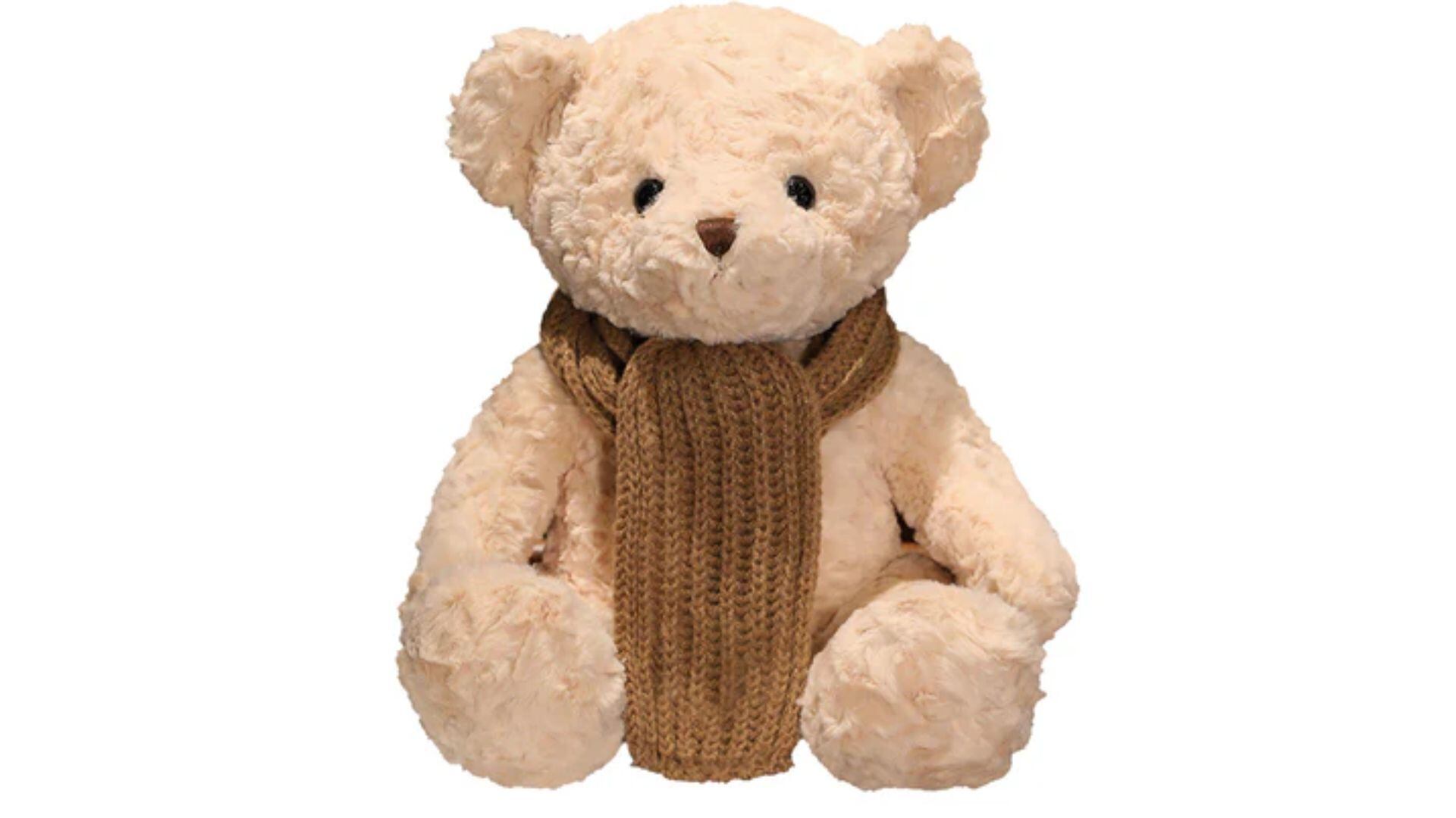 El informe de PIRG revela que Kumma, con IA de OpenAI, ofrecía instrucciones sobre objetos peligrosos y temas sexuales (Folotoy)