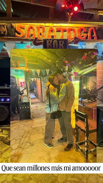 El festejo también tuvo su postal nocturna, en un típico bar de la ciudad
