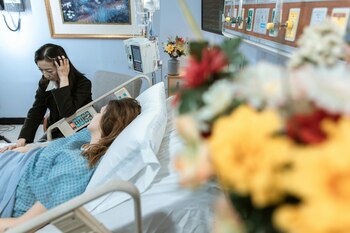 Una persona visita a una