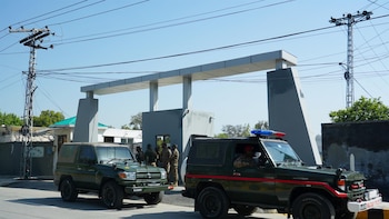 Al menos dos policías muertos por un presunto ataque suicida en el noroeste de Pakistán