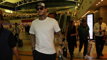 Alejados, la pareja atravesó las