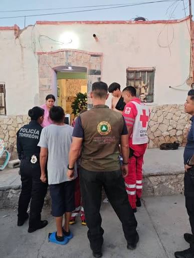 El episodio ocurrió tras un reporte de incendio en un domicilio de Torreón y rápidamente comenzó a circular en internet.