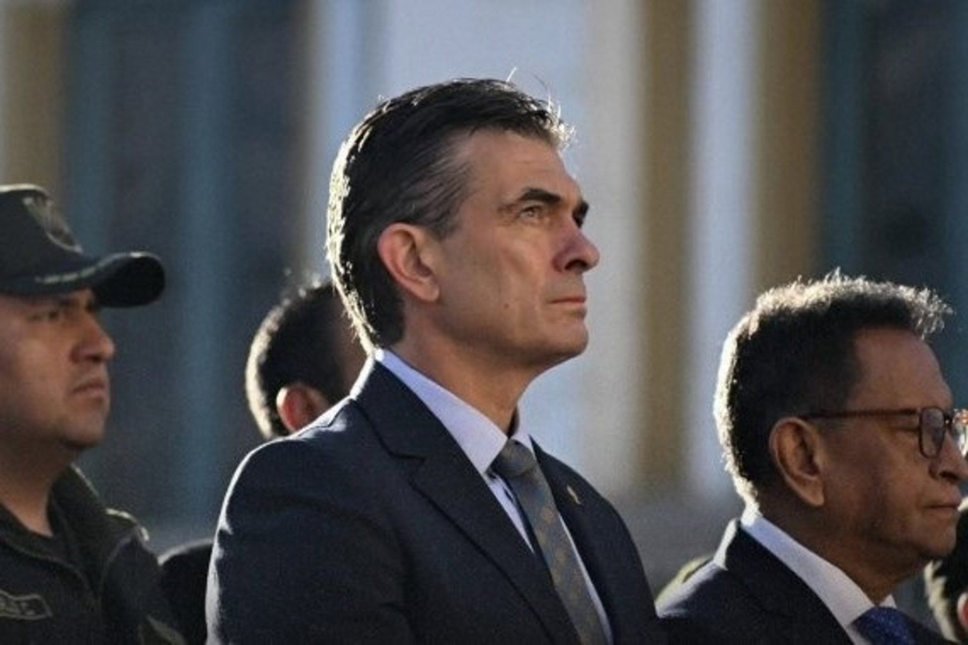 Para agravar esta creciente desilusión, Paz nombró un gabinete con una orientación relativamente tecnocrática, que incluía a políticos del Partido de la Unidad Nacional de Doria Medina (ep)