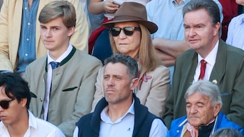 La infanta Elena reaparece en Las Ventas junto a los herederos de la emperatriz Sissi