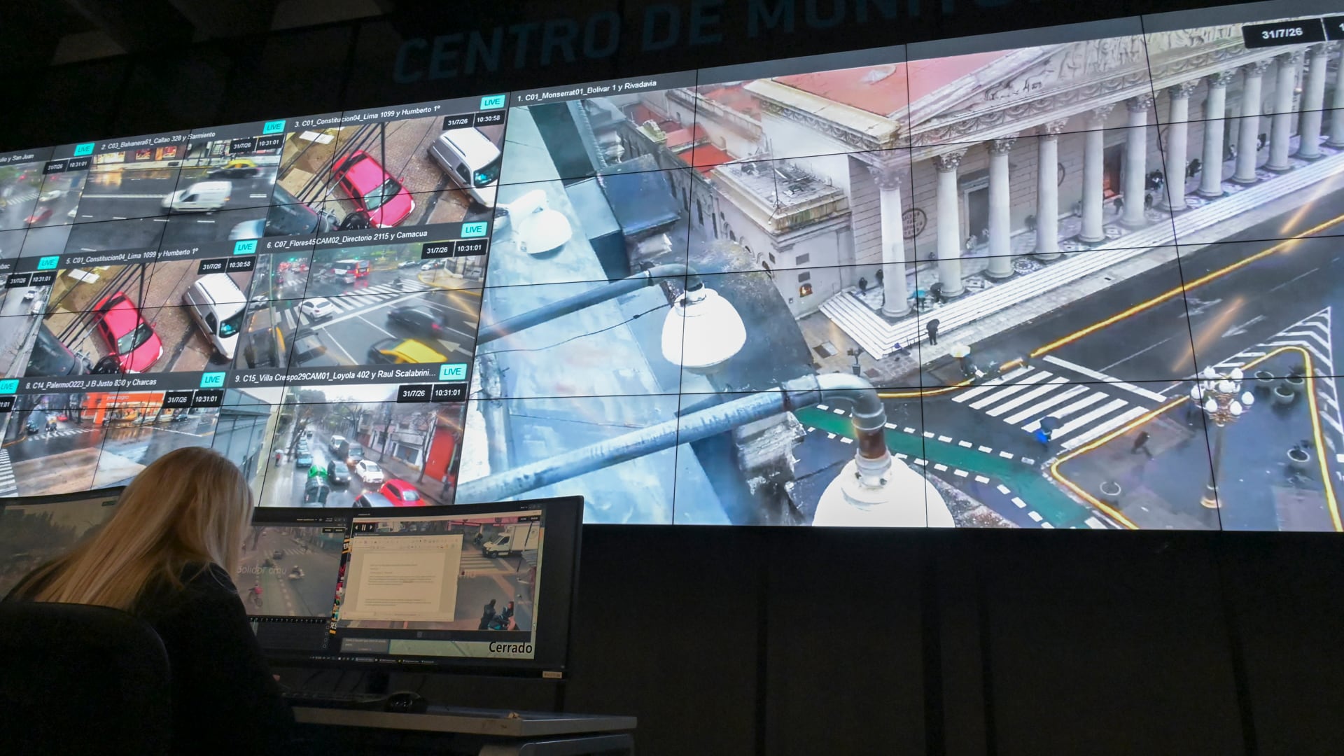 Como ejemplo del impacto de la videovigilancia, destacó el caso de la Comisaría 1-C, ubicada en la zona de Constitución, y la implementación de “cámaras calientes”, un recurso que se utiliza de manera permanente y resulta clave para la prevención (Fotos: Fernando Calzada)