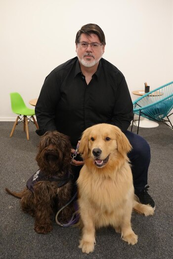 Carlos Agudo es empleado en