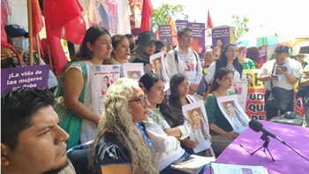 Amigos, familiares y activistas exigen