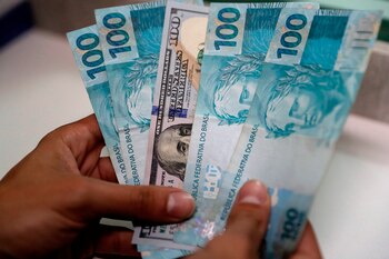 Billetes de reales brasileños y