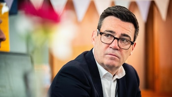 Burnham lanza un plan para acabar con el sinhogarismo en Reino Unido para Navidad