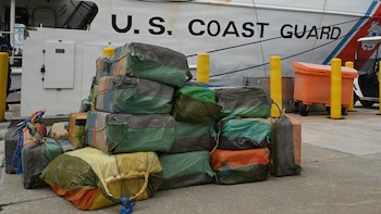 Guardia Costera de Estados Unidos incauta más de una tonelada de cocaína en operativos marítimos en el Caribe