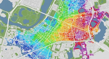 Vista aérea de un mapa urbano detallado con un efecto de mapa de calor que muestra diferentes niveles de contaminación por calle con colores vibrantes.
