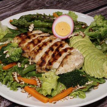 Ensalada cocida de pollo. Foto: