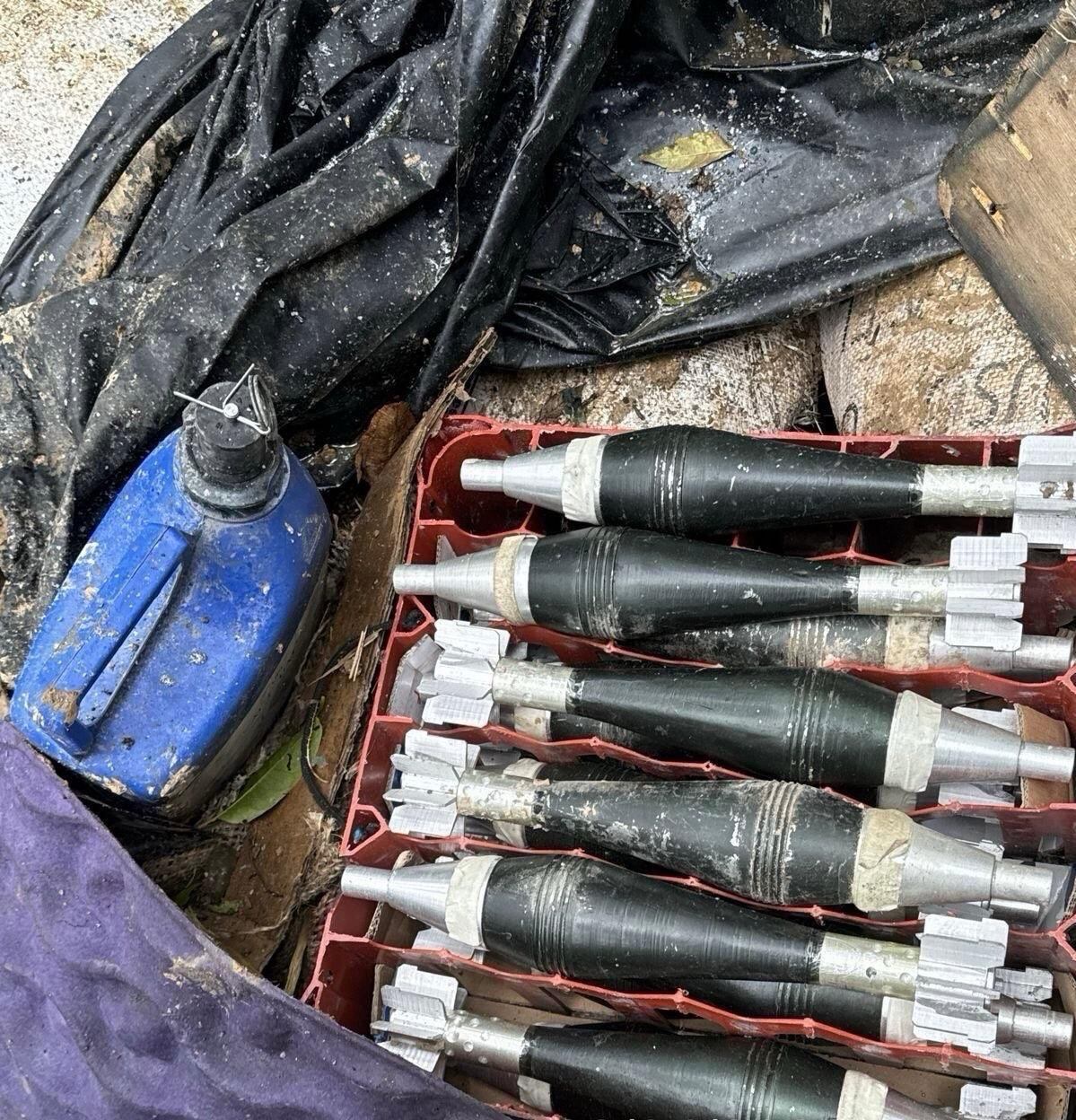 Las autoridades incautaron 15 fusiles, cinco armas cortas, más de 2.000 cartuchos, explosivos y drones equipados con granadas durante el operativo en Catatumbo - crédito X