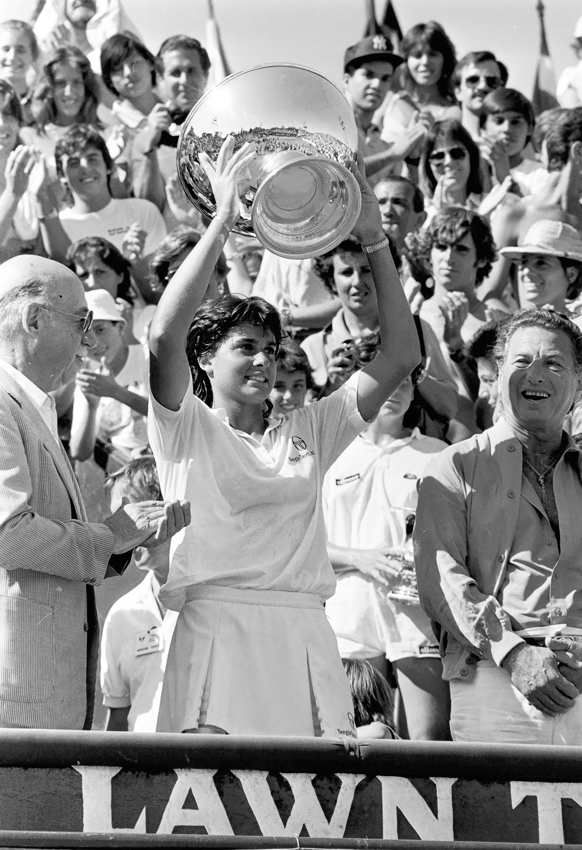 Una adolescente Gaby Sabatini en 1986, tras vencer a Arantxa Sánchez Vicario en la final (Fuente: BALTC)