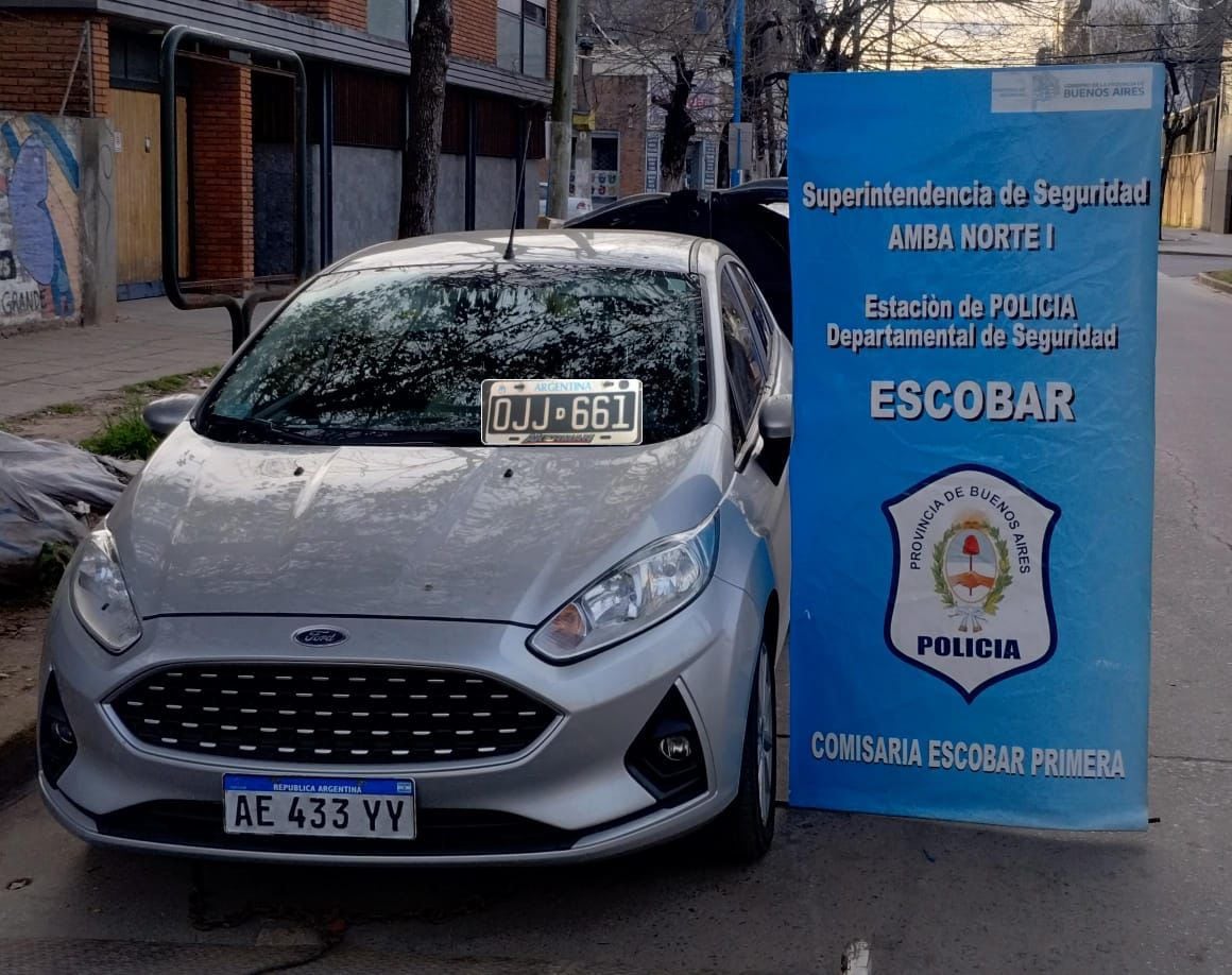 El Ford Fiesta con pedido de secuestro activo desde el 30 de junio por hurto en la Comuna 12 de la Ciudad de Buenos Aires