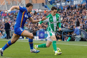 Álvaro Fidalgo aparece como mexicano confirmado en la UEFA Champions League con el Real Betis, pero preocupa su falta de minutos en ls primeras fechas de LaLiga. EFE/ Zipi