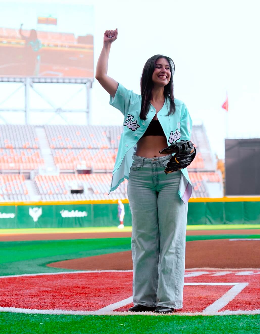 Esta no es la primera vez que la cantante acude al Estadio Alfredo Harp Helú, donde ha sido la encargada de interpretar el Himno Nacional Mexicano en par de ocasiones. (Instagram: @diablosrojosfem)