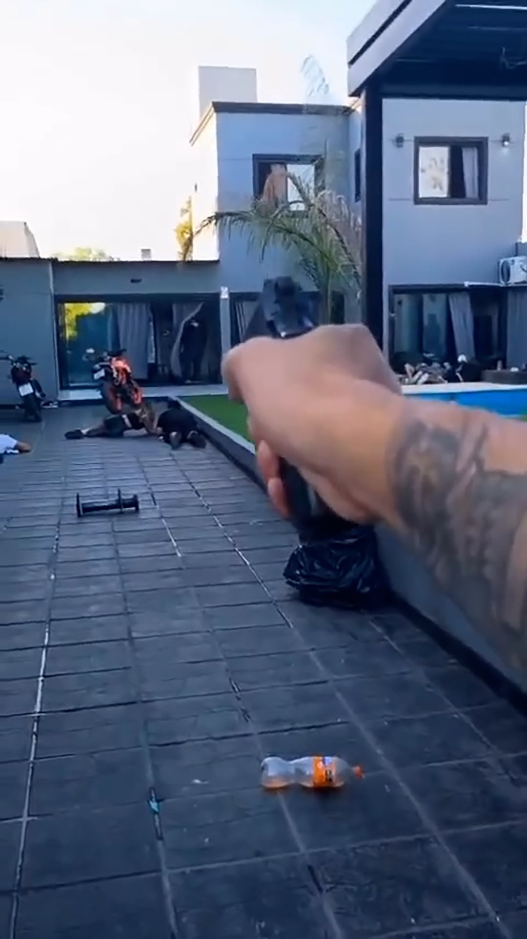 En la quinta fueron detenidos dos sospechosos