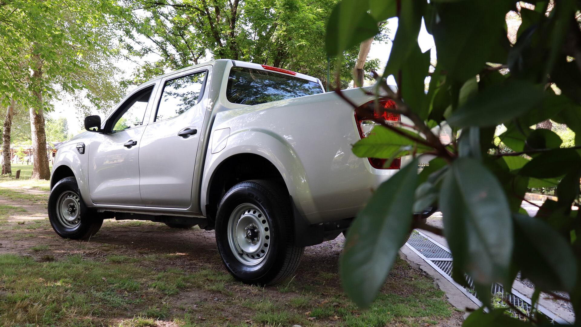 Las camionetas de una tonelada y tracción simple son las que tienen menores detalles de terminación y confort, además de caja manual de velocidades