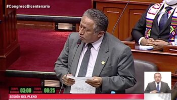 Congresista Carlos Alva renunció a