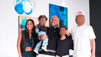 Jefferson Farfán posa con sus