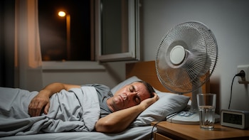 Esto es lo que cuesta dormir con el ventilador puesto durante un mes