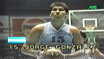 Jorge González con la camiseta