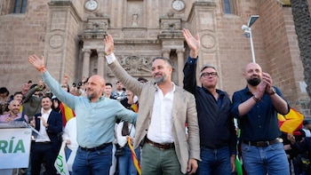 Abascal afea a Moreno su "matraca" sobre la "inestabilidad" con Vox y pide una "gran mayoría" en las andaluzas