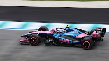 Se largó el GP de Baréin de Fórmula 1 en Malasia tras la demora por la lluvia: Verstappen es líder y Colapinto marcha 15°