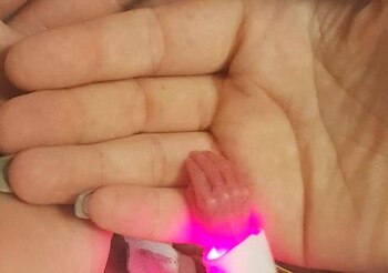 Las manos eran más pequeñas