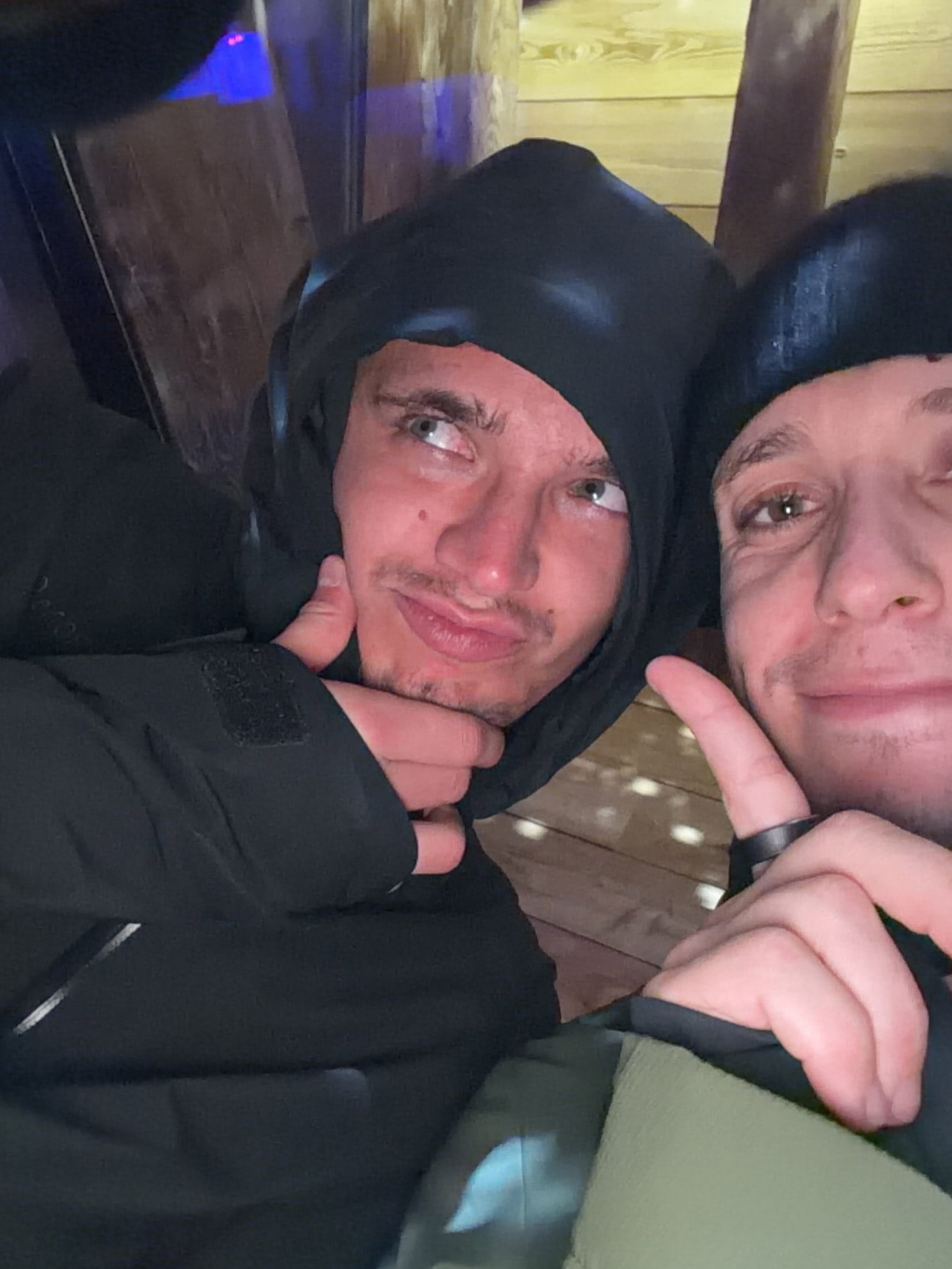 Lando Norris y Sacha Fenestraz durante sus vacaciones en la nieve (@sachafenestraz)